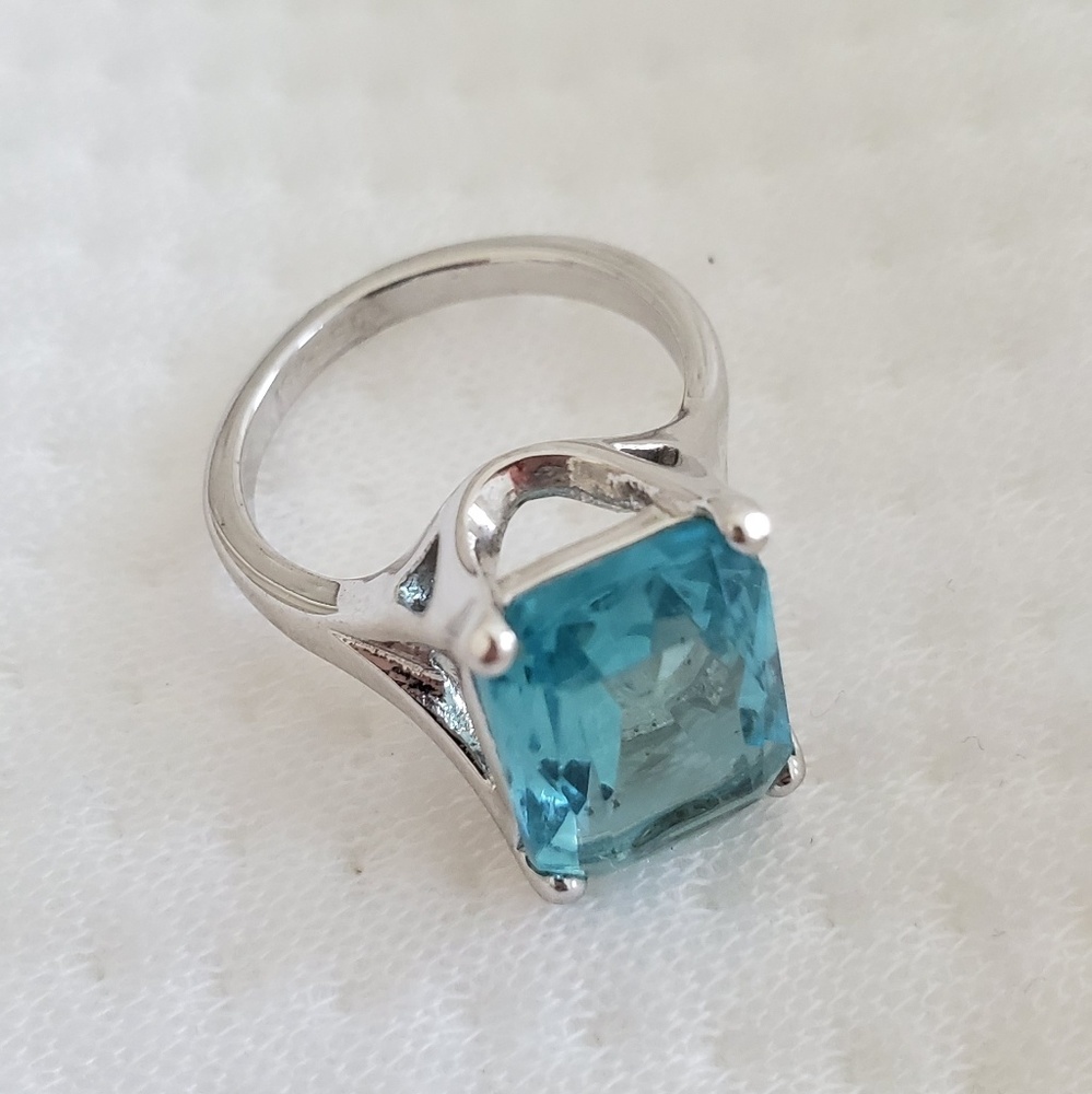18K GE Aqua Crystal Ring Size 6